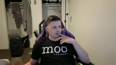 Snapshot of maxishere000 chatting on October 2, 2025, 8:43 am IG online show from October 2, 2025, 8:43 am