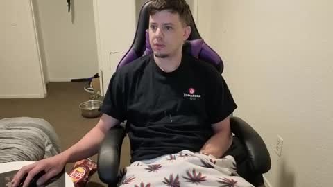 Snapshot of maxishere000 chatting on October 26, 2025, 12:00 pm IG online show from October 26, 2025, 12:00 pm