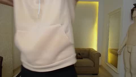 MaxKaiden online show from November 17, 2025, 5:35 am