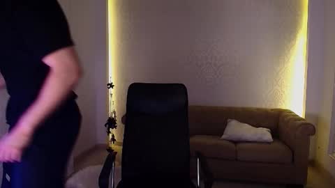 MaxKaiden online show from November 24, 2025, 6:02 am