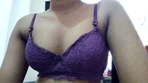 Snapshot of maxladycox chatting on March 19, 2026, 5:00 am Dorea online show from March 19, 2026, 5:00 am