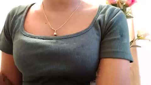 Snapshot of maxladycox chatting on May 4, 2026, 9:27 am Dorea online show from May 4, 2026, 9:27 am