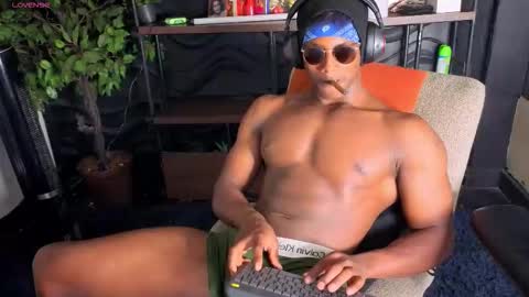 Snapshot of maxmuscle10 chatting on February 9, 2026, 3:27 pm Maxmuscle10 online show from February 9, 2026, 3:27 pm