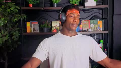 Snapshot of maxmuscle10 chatting on February 12, 2026, 3:51 pm Maxmuscle10 online show from February 12, 2026, 3:51 pm