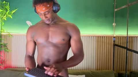 Snapshot of maxmuscle10 chatting on February 13, 2026, 6:26 pm Maxmuscle10 online show from February 13, 2026, 6:26 pm