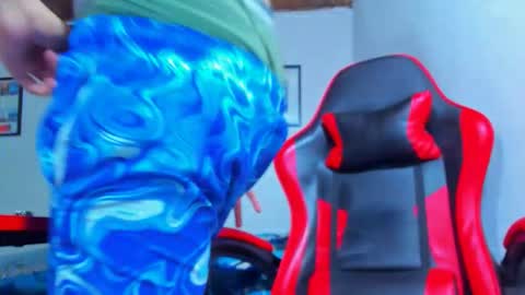 Snapshot of maxowens_oficial chatting on September 13, 2025, 7:24 pm MAX online show from September 13, 2025, 7:24 pm