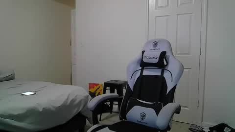 Snapshot of maxryderr chatting on November 16, 2025, 12:27 am Max Ryder online show from November 16, 2025, 12:27 am