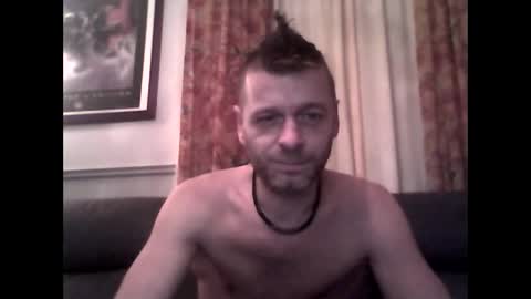 Snapshot of maxthewolf chatting on November 4, 2025, 11:04 pm MaxTheWolf online show from November 4, 2025, 11:04 pm