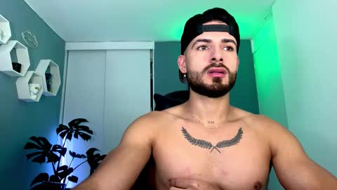 Snapshot of maxtowers chatting on November 5, 2025, 2:44 am Maxi online show from November 5, 2025, 2:44 am