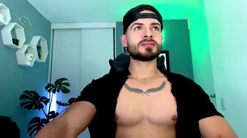 Snapshot of maxtowers chatting on November 13, 2025, 3:05 am Maxi online show from November 13, 2025, 3:05 am