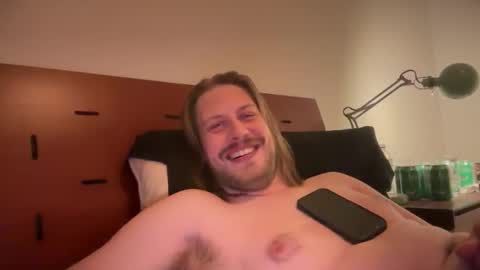 Snapshot of maxwatts95 chatting on November 6, 2025, 12:33 am Max Watts online show from November 6, 2025, 12:33 am