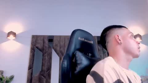 MAX online show from March 9, 2025, 8:52 pm