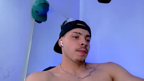 MAX online show from September 22, 2025, 8:33 pm