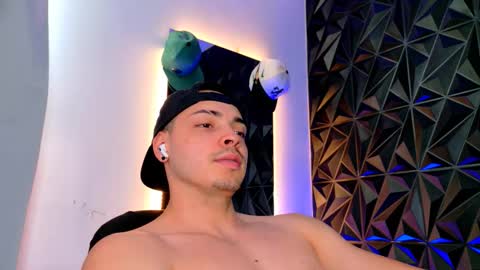 MAX online show from November 17, 2025, 9:20 pm