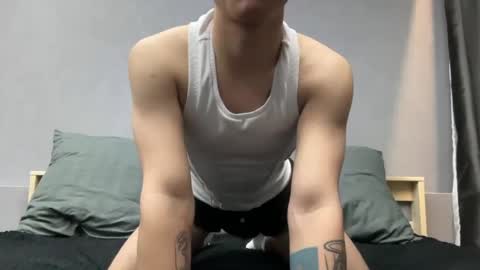 Snapshot of maxwoolf chatting on April 11, 2026, 4:33 pm Max online show from April 11, 2026, 4:33 pm