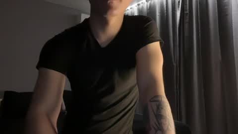 Snapshot of maxwoolf chatting on April 19, 2026, 6:10 pm Max online show from April 19, 2026, 6:10 pm
