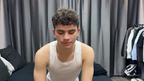 Snapshot of maxwoolf chatting on May 21, 2026, 4:25 pm Max online show from May 21, 2026, 4:25 pm