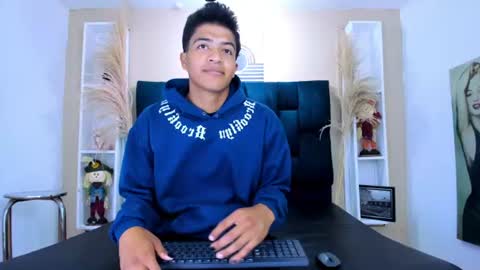 Snapshot of maxwyatt_1 chatting on June 18, 2026, 11:25 am Max Wyatt online show from June 18, 2026, 11:25 am