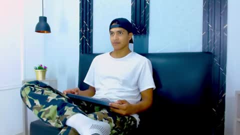 Snapshot of maxwyatt_1 chatting on July 4, 2026, 11:44 pm Max Wyatt online show from July 4, 2026, 11:44 pm