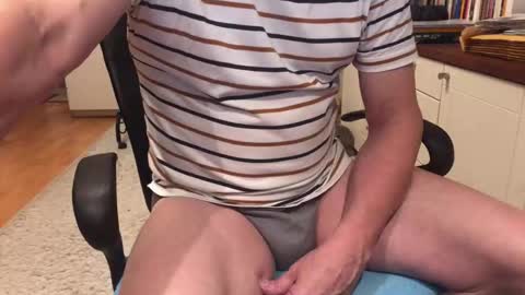 Max online show from October 14, 2025, 4:46 am