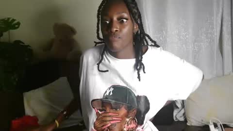 Snapshot of maxxinepetite chatting on September 17, 2025, 9:05 pm maxxinepetite online show from September 17, 2025, 9:05 pm