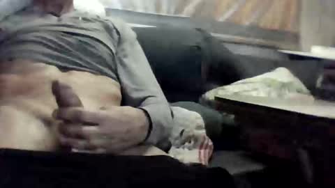 Snapshot of maxxoufr chatting on December 18, 2024, 8:25 pm maxxoufr online show from December 18, 2024, 8:25 pm