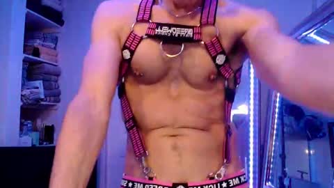 Snapshot of maxxxbates chatting on October 19, 2025, 12:55 am Maxxxbates online show from October 19, 2025, 12:55 am