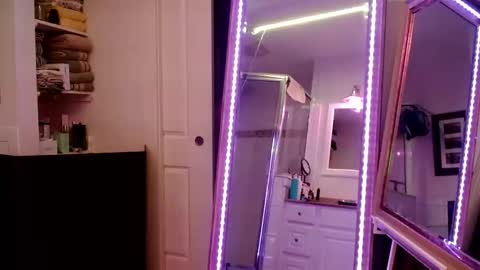 Snapshot of maxxxbates chatting on November 29, 2025, 2:47 am Maxxxbates online show from November 29, 2025, 2:47 am