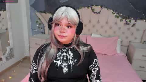 Maxine Minx online show from April 5, 2026, 12:30 am