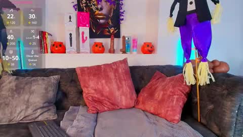 Snapshot of may_wood chatting on October 22, 2025, 11:43 am may_wood online show from October 22, 2025, 11:43 am