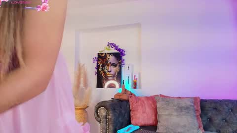 Snapshot of may_wood chatting on November 7, 2025, 11:43 am may_wood online show from November 7, 2025, 11:43 am