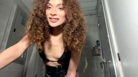 Maya transgirl online show from January 7, 2026, 8:44 pm