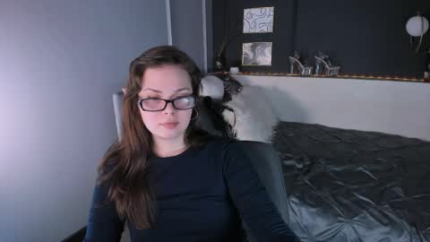 Snapshot of maya___muse chatting on April 2, 2026, 2:15 pm Maya online show from April 2, 2026, 2:15 pm