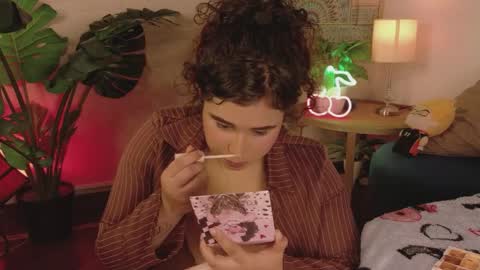 maya_house online show from April 9, 2026, 4:12 am