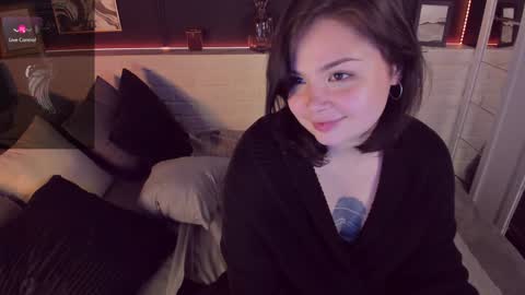 Woman online show from December 14, 2024, 3:36 pm