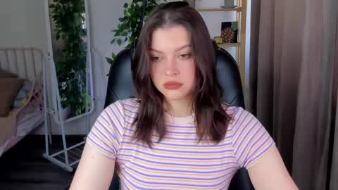 Snapshot of mayaamimi chatting on June 1, 2026, 1:29 am Mimi online show from June 1, 2026, 1:29 am