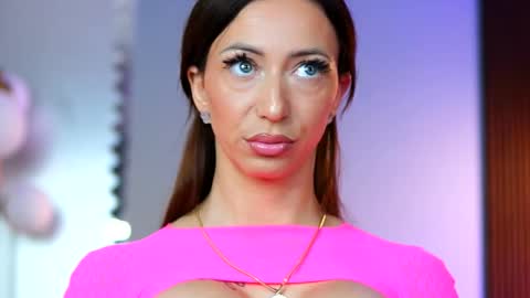 Maya online show from September 8, 2025, 6:07 pm