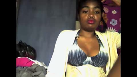 Snapshot of mayajadorelie chatting on December 17, 2025, 2:17 am charlesia online show from December 17, 2025, 2:17 am