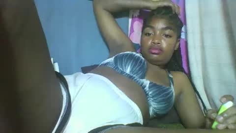 Snapshot of mayajadorelie chatting on January 10, 2026, 8:43 pm charlesia online show from January 10, 2026, 8:43 pm