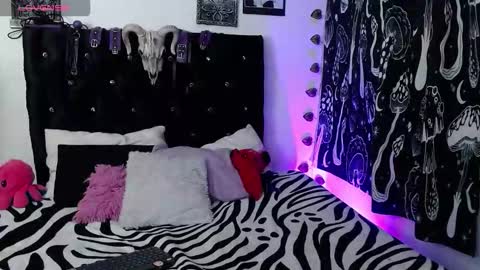 mayaredd online show from October 10, 2025, 3:38 am