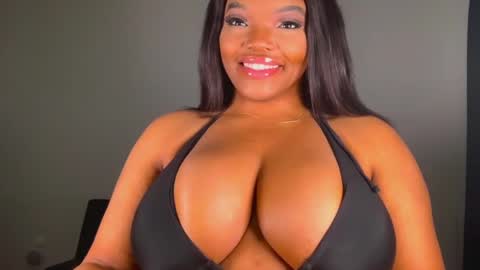 MayBabi online show from January 26, 2025, 12:11 pm