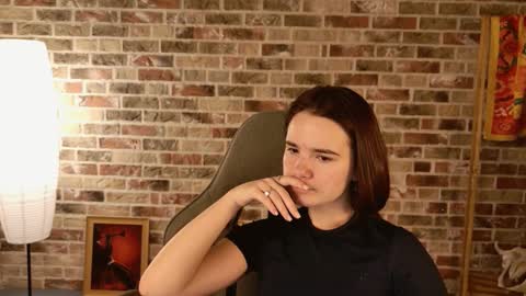 maybloom_ online show from December 18, 2025, 5:13 am