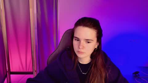 Snapshot of maybloom_ chatting on April 22, 2026, 10:17 am maybloom_ online show from April 22, 2026, 10:17 am