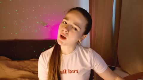 Snapshot of maybloom_ chatting on May 6, 2026, 7:35 am maybloom_ online show from May 6, 2026, 7:35 am