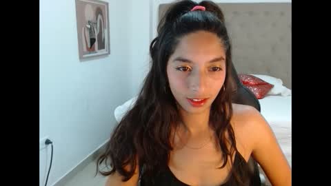 Snapshot of maydivaxox chatting on February 8, 2025, 1:43 am MAYA online show from February 8, 2025, 1:43 am