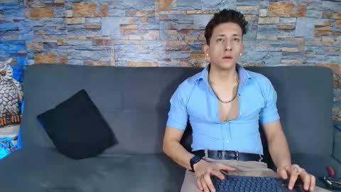 Maykol victoria1624 online show from November 13, 2025, 7:07 am