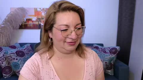 Snapshot of maylinleee chatting on January 22, 2025, 10:59 pm Mailyn online show from January 22, 2025, 10:59 pm