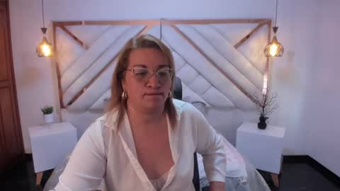 Snapshot of maylinleee chatting on March 4, 2025, 3:37 pm Mailyn online show from March 4, 2025, 3:37 pm