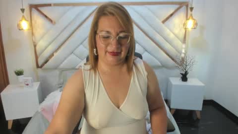 Snapshot of maylinleee chatting on March 12, 2025, 9:03 pm Mailyn online show from March 12, 2025, 9:03 pm