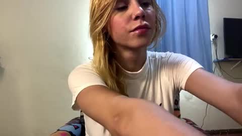 Snapshot of maymesiemonsma chatting on February 10, 2026, 8:24 pm Mikaela online show from February 10, 2026, 8:24 pm